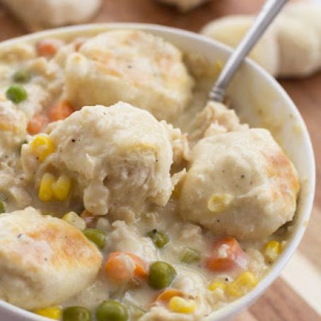 SLOW COOKER CHICKEN AND BISCUIT SOUP